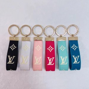 人気 LOUIS VUITTON キーリング チャーム・ツイスト ルイ・ヴィトン モノグラム シグネチャーのデザイン 送料無料[#case202209084]
