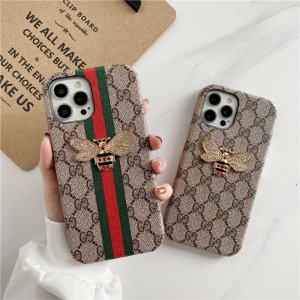人気 GUCCI / グッチ 蜂の装飾用アタッチメント ケース iPhone 16/16 Pro/16 Pro Max/15/15 Pro/15 Pro Max/14/14 Pro/14 Pro Max/13/13 Pro/13 Pro Max/12/11/XS/8/7 plus ケース ファッション ブランド [#case202208242]