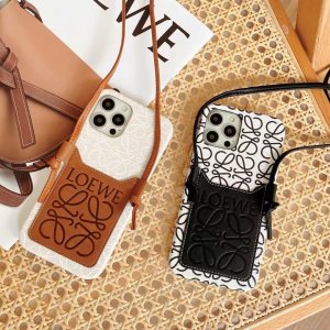 人気 LOEWE / ロエベ ケース iPhone 16/16 Pro/16 Pro Max/15/15 Pro/15 Pro Max/14/14 pro/13/13 Pro/13 Pro Max/12/11/XS ケース ファッション ブランド PUレザー素材男女兼用[#case20210821]